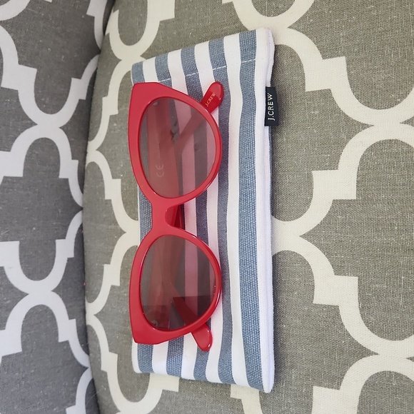 Red retro cat eye sunglasses - Picture 1 of 4